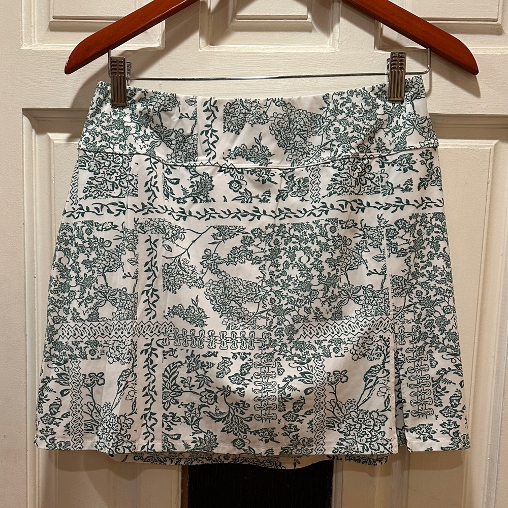 FORAY GOLF Floral Green and White Women's Skort